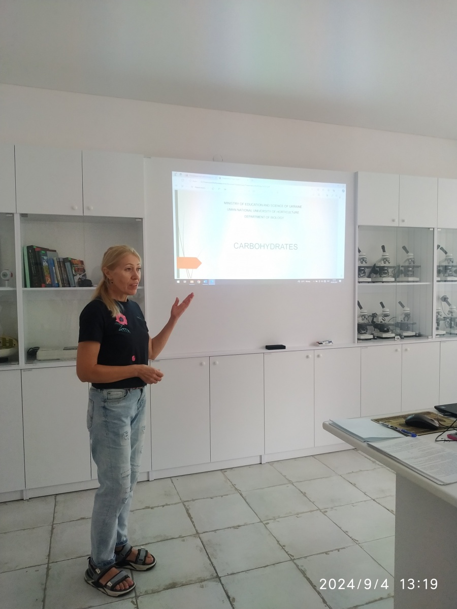 Проведення лекції англійською мовою доцентом кафедри біології С. А. Карпушиною