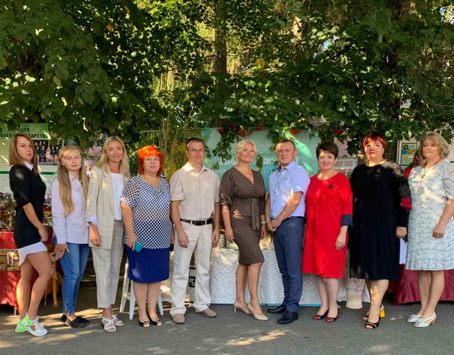 Найщиріші вітання першокурсникам біологам! Хай все у Вас вдається!